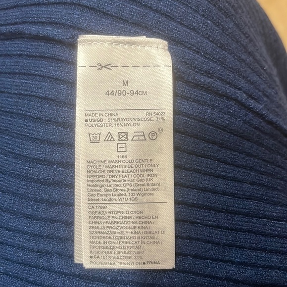 Banana Republic turtleneck size M, NWT. - Picture 6 of 6